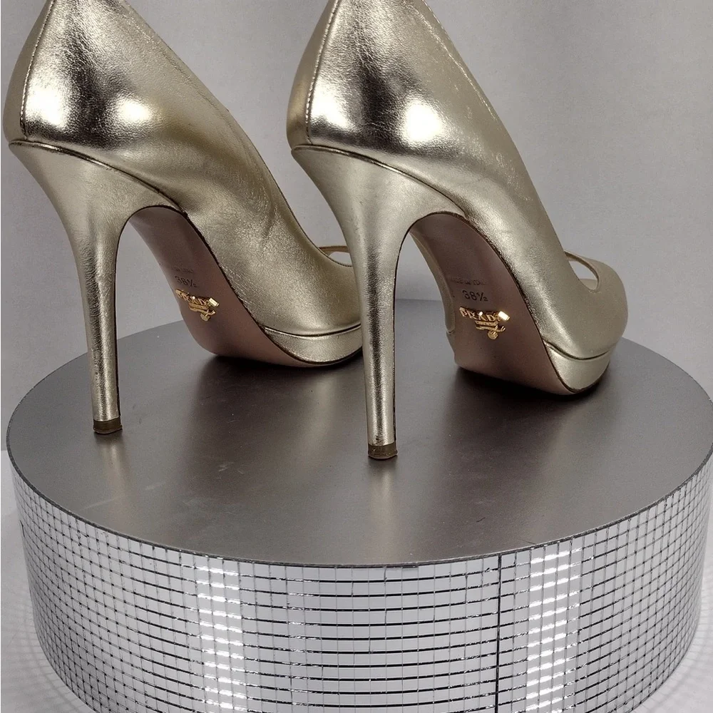 Prada Women's Gold Peep-Toe Heels pre owned Exellent condition size 8.5